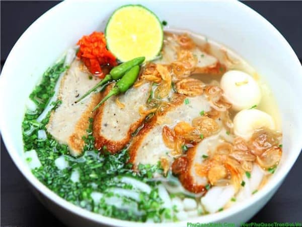 Bánh canh chả cá thu - Món ăn sáng đặc trưng