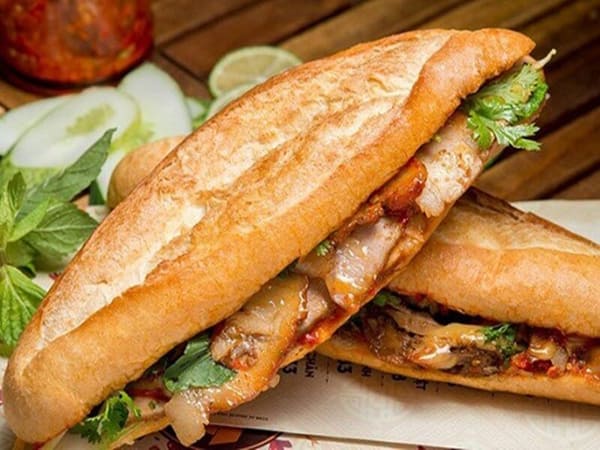 Những món ăn sáng ngon Đà Nẵng Bánh mì Đà Nẵng