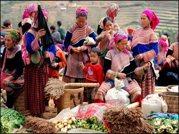 Chợ Phiên Sapa họp vào ngày nào