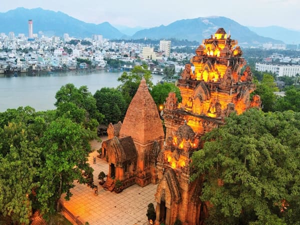 Tháp bà Ponagar Nha Trang