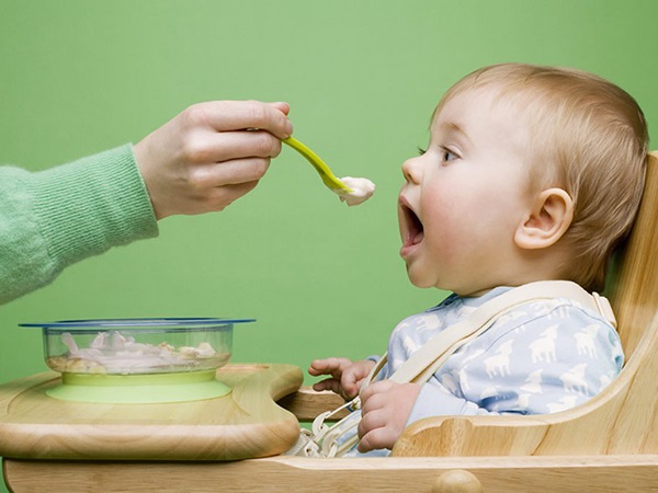 Bỏ túi thực đơn ăn dặm cho bé khi đi xa