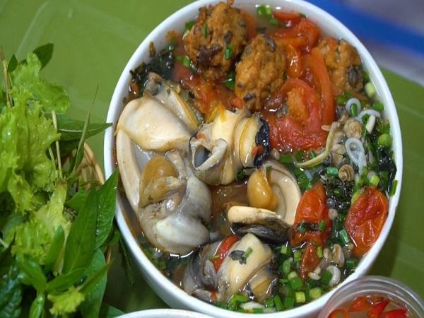 Bún ốc là món ăn đường phố Hà Thành không thể bỏ lỡ