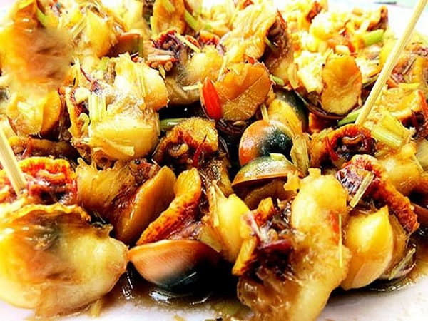 Ốc tượng hấp sả là 1 đặc sản lý sơn