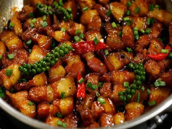 Thịt lợn kho tiêu – đậm đà, cơm nào cũng “ngon”
