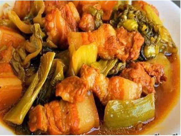 Thịt lợn om dưa cải – chua mặn đưa cơm