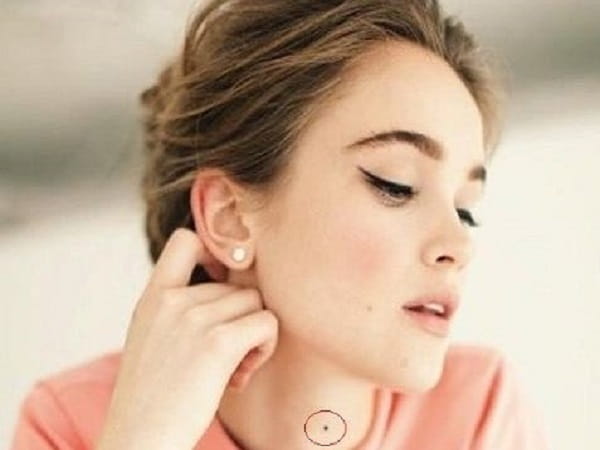 Nốt ruồi ở yết hầu phụ nữ và vận mệnh giàu sang