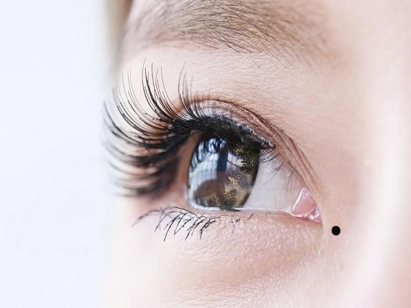 Nốt ruồi ở khóe mắt có ý nghĩa gì theo nhân tướng học